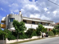 Dolphins Apartments & Rooms 
