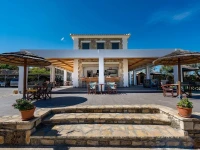 Plaka Beach Resort 