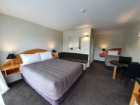 Glacier Gateway Motel 