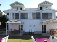 Yona Motel 