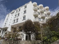 Oliv Hotel 