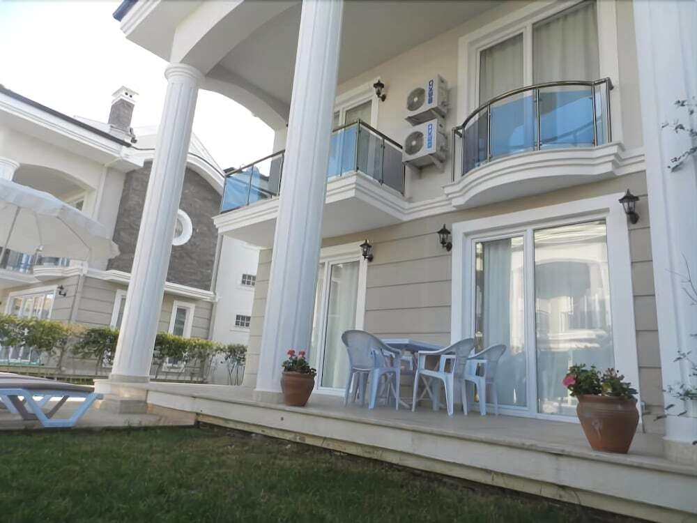 New Age Beach Breeze Luxury Villas 