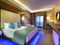 Ramada Hotel &amp; Suites 