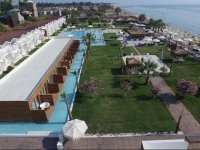 Risus Aqua Beach Resort Hotel 
