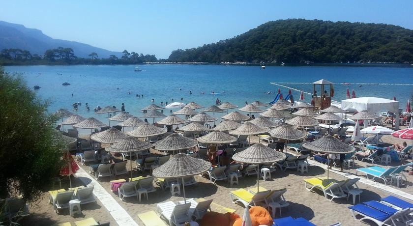 Golden Sand Beach Club & Caravan Holidays 