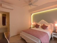Montebello Deluxe Hotel 