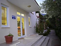 Petit Garden Hotel 