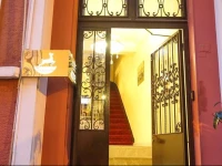 Azre Hotel 