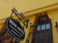 Berk Guesthouse - Grandmas House 