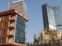 Big Box Hotel 