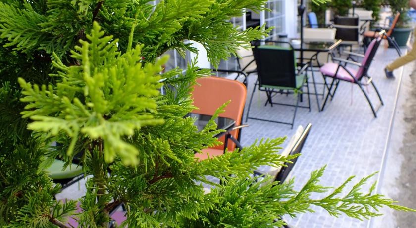 Abad-I Nev Hotel 