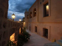 Blue Valley Cave Hotel 