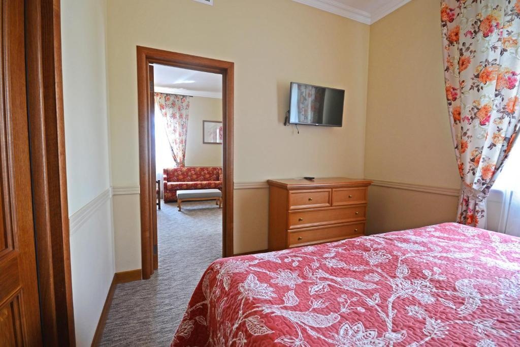 Premier Hotel Pochaiv 