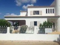 McCaigs Holiday Apartments 