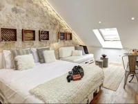Lisbon Downtown Lovers: Madalena Studios 