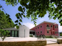 Primavera Perfume Hotel 