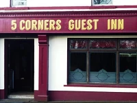 5 Corners Guest Inn 