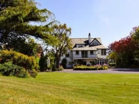 Cairn Bay Lodge 