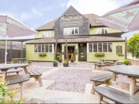 Mayflower Bar, Eatery & Boutique Inn 