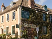 Bridge House Hotel 