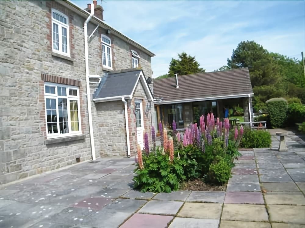 Ballas Farm Country Guest House 