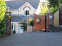 Appletree Court House 5*