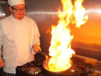 The R Inn Tapas Bar & Grill 