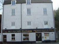 Hostel Alma & Cafe Express 