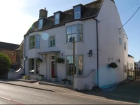 Old Riverview Guest House 