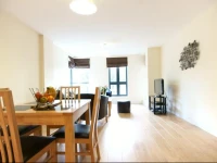Lodge Drive Serviced Apartments 