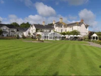 Summer Lodge Hotel 