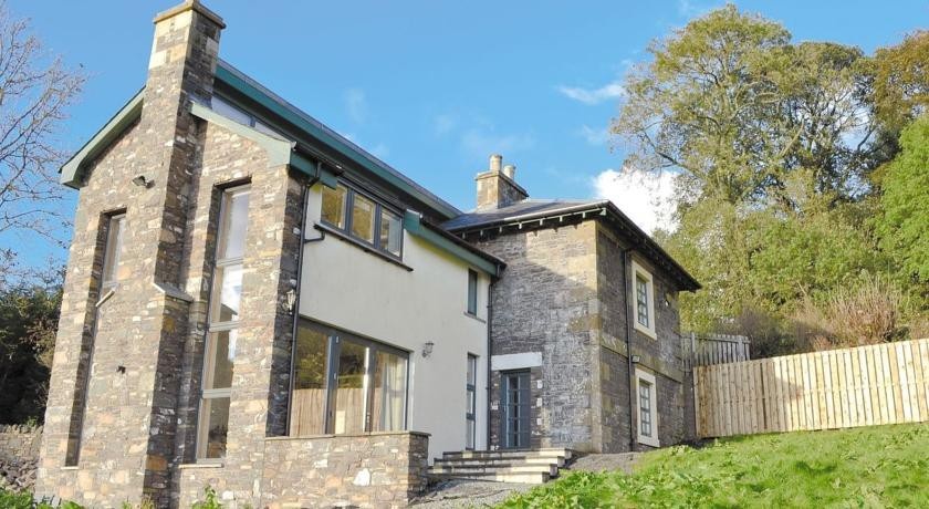 South Lodge 