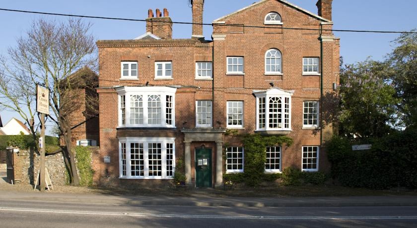 The Crown House Hotel 
