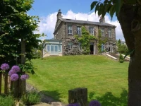 Sladen House 4*