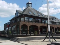 Boathouse Hotel 