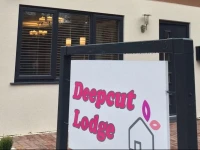 Deepcut Lodge Bed & Breakfast 