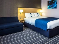 Holiday Inn Express Manchester Airport 