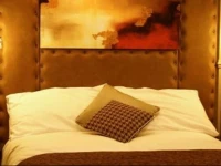 Raven Hotel 