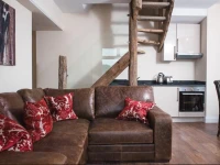 Romneys Apartments & Suites 