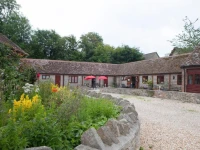 Kingston Country Courtyard 