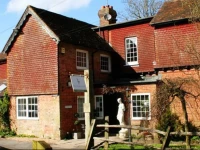 Waterhall Country House - Gatwick 