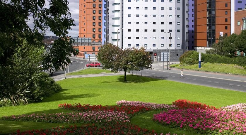 ibis Leeds Centre 2*