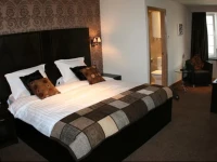Inn On The Prom At The Fernlea Hotel 