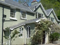 Geufron Hall Bed and Breakfast 