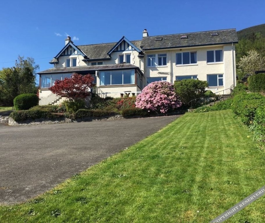 Lochearnhead Hotel 