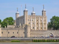 Club Living - Tower Hill Apartments 