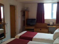 Days Hotel Waterloo 
