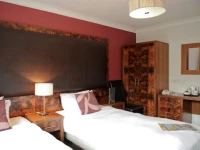 Raglan Hotel 