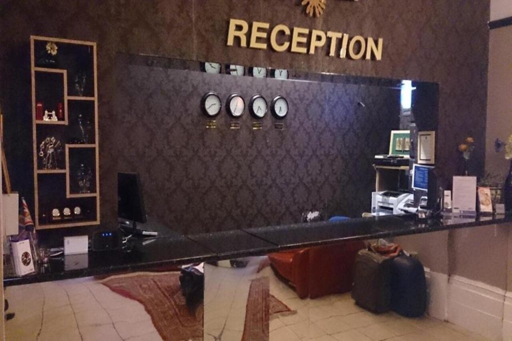 Hyde Park Court Hotel 