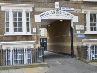 London Borough Station Apartment 